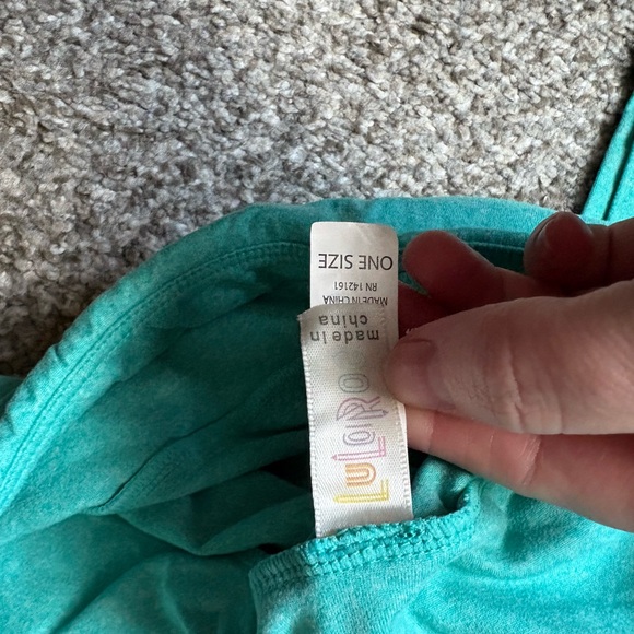 LulaRoe leggings 
one size 
never worn - Picture 3 of 3